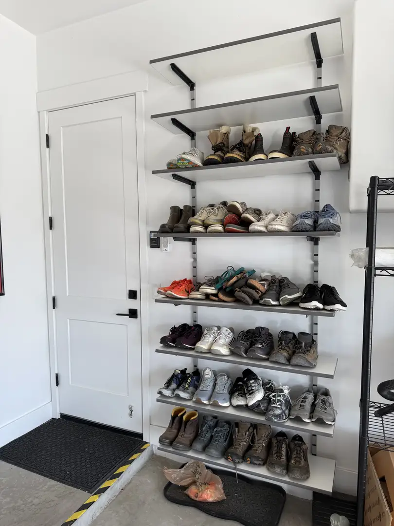 Gold Canyon Hobby Garage: Organized Storage & Smart Lifts