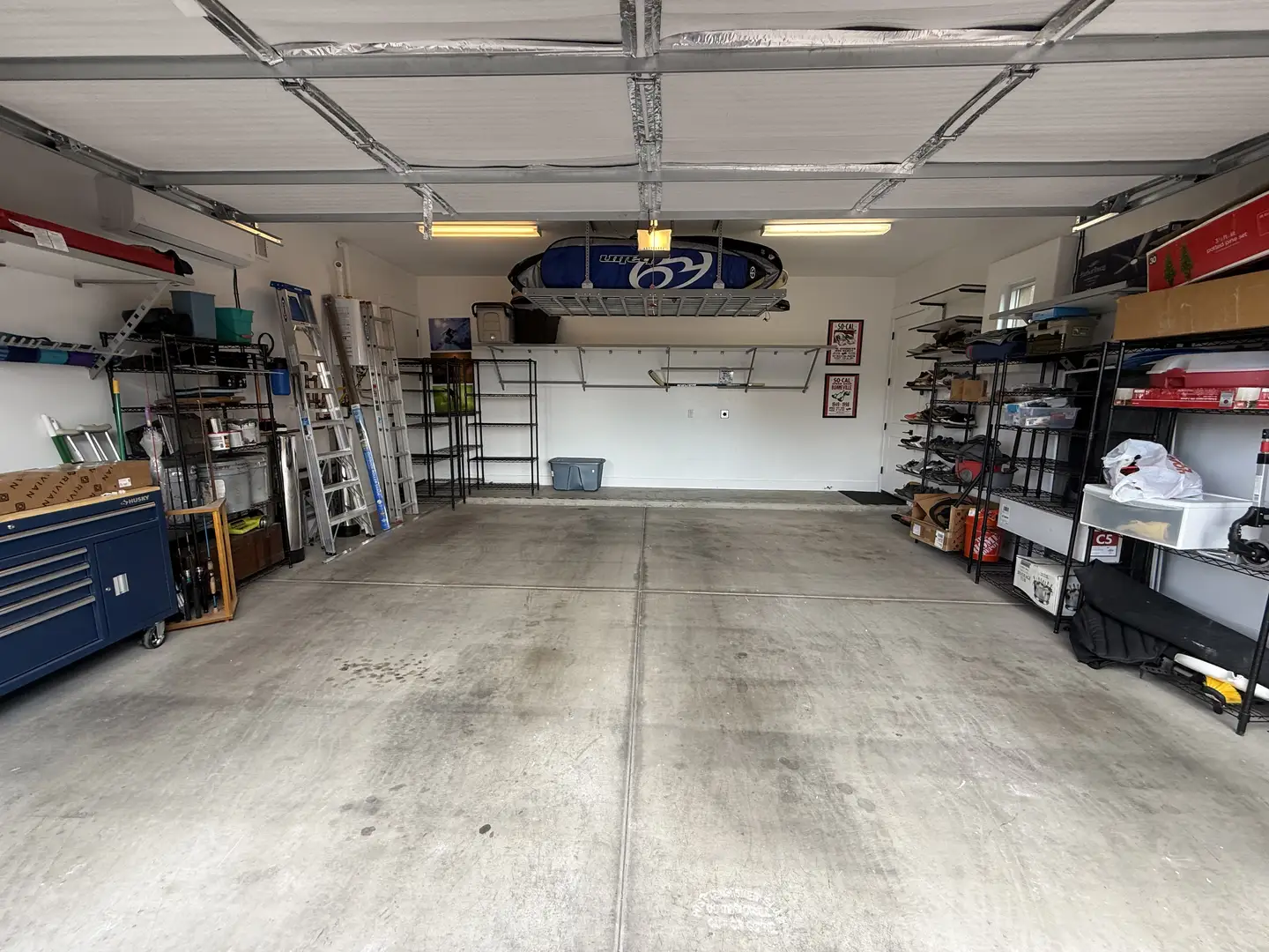 Gold Canyon Hobby Garage: Organized Storage & Smart Lifts
