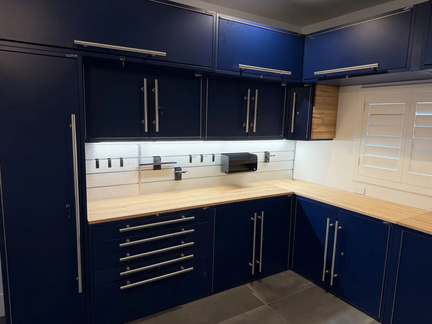Fountain Hills Garage: Dual Space Organization & Man Cave