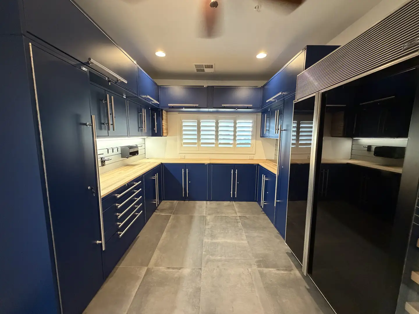 Fountain Hills Garage: Dual Space Organization & Man Cave