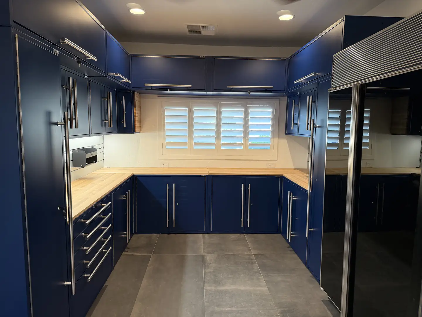 Fountain Hills Garage: Dual Space Organization & Man Cave