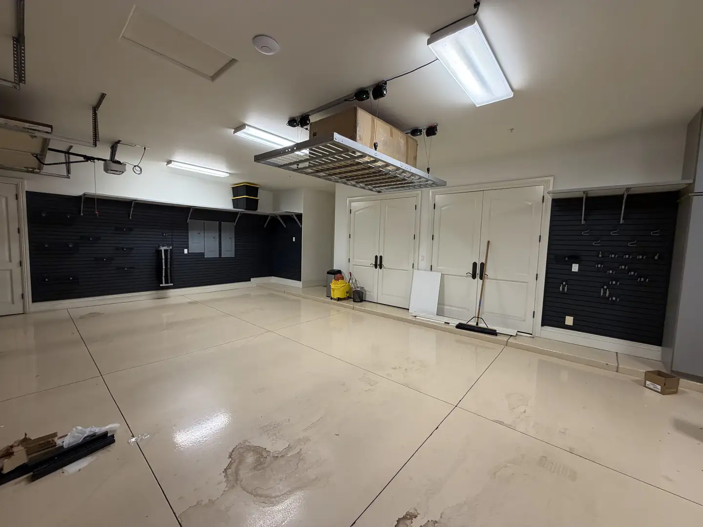 Phoenix Luxury Garage: High-Capacity, Modern Organization
