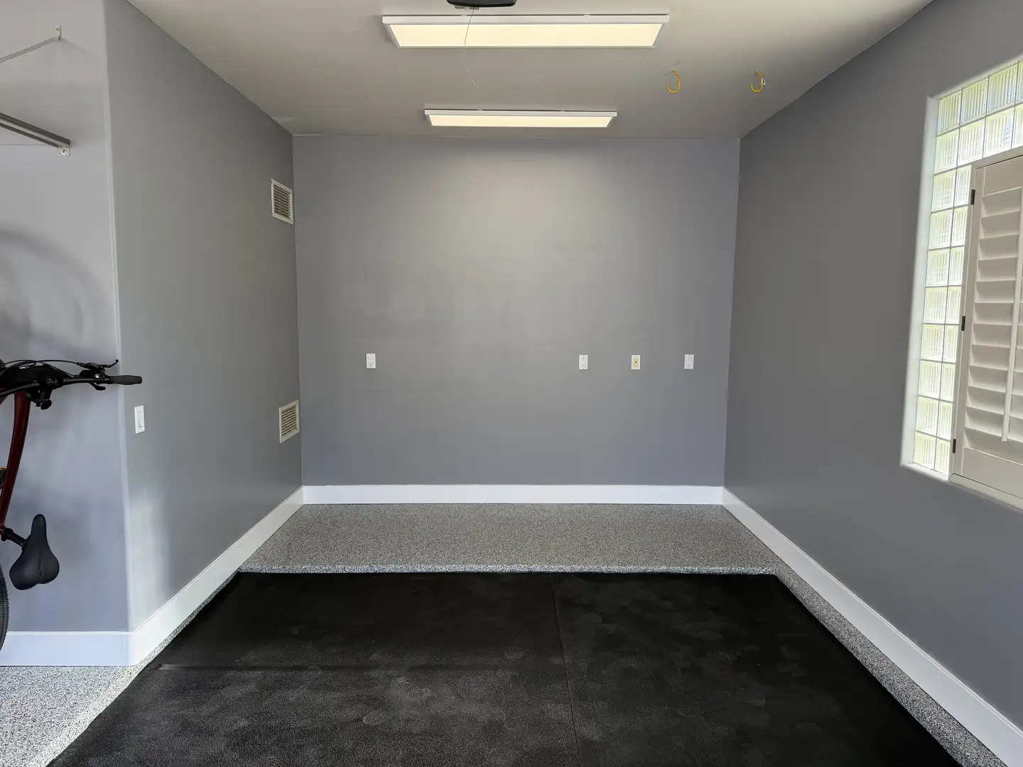 Mesa Garage: Fitness Studio & Storage Solution