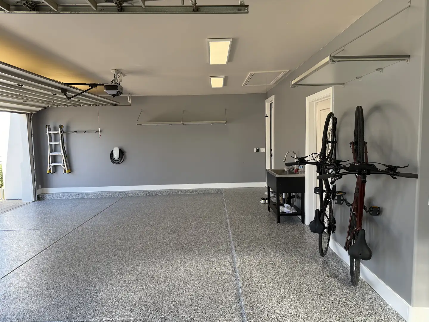 Mesa Garage: Fitness Studio & Storage Solution